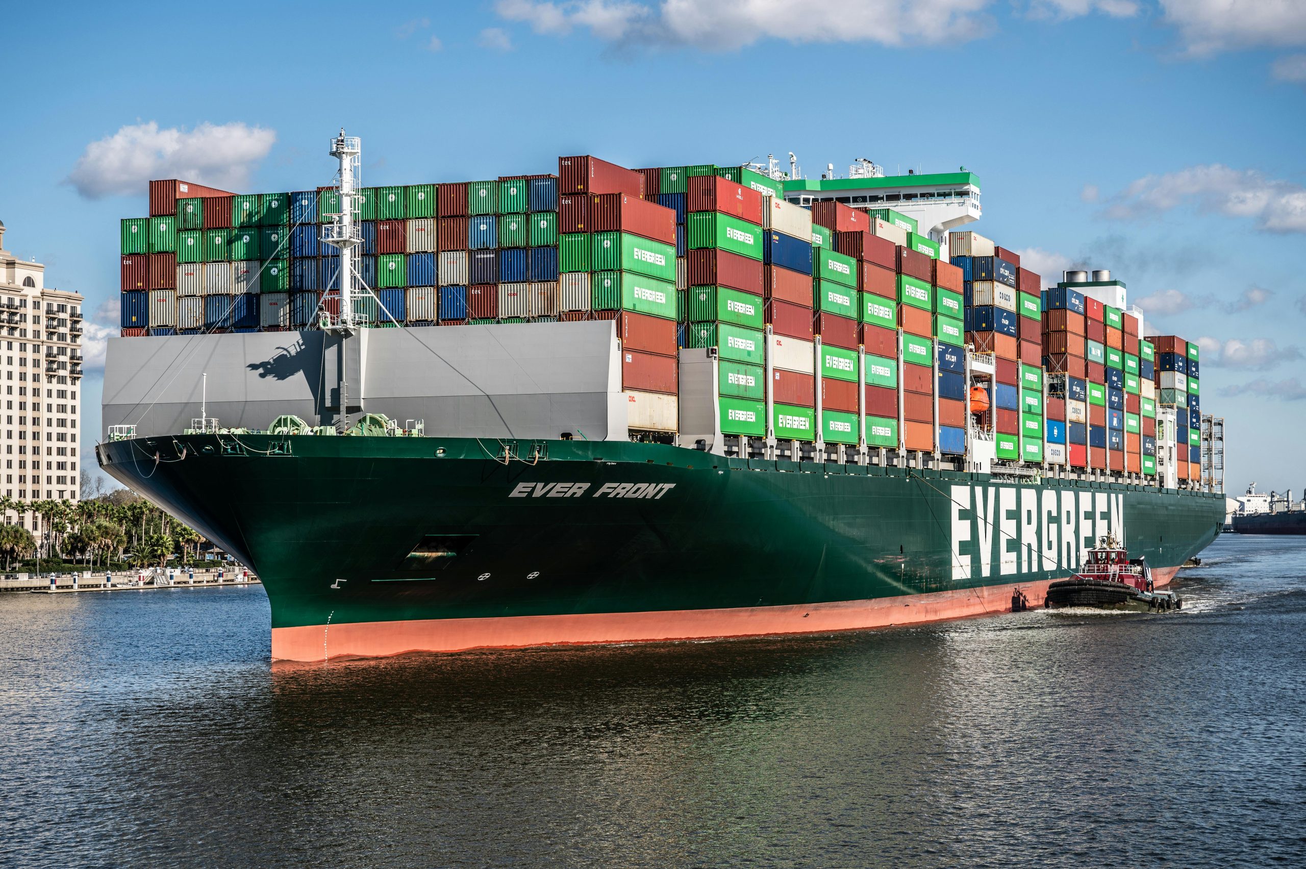 Cargo ship symbolizing international trade, supported by Grand City Investment Limited’s SBLC and bank guarantee services.